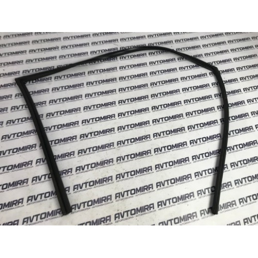 Уплотнитель стекла двери передней правой Hyundai i30 2007-2012 825402R00